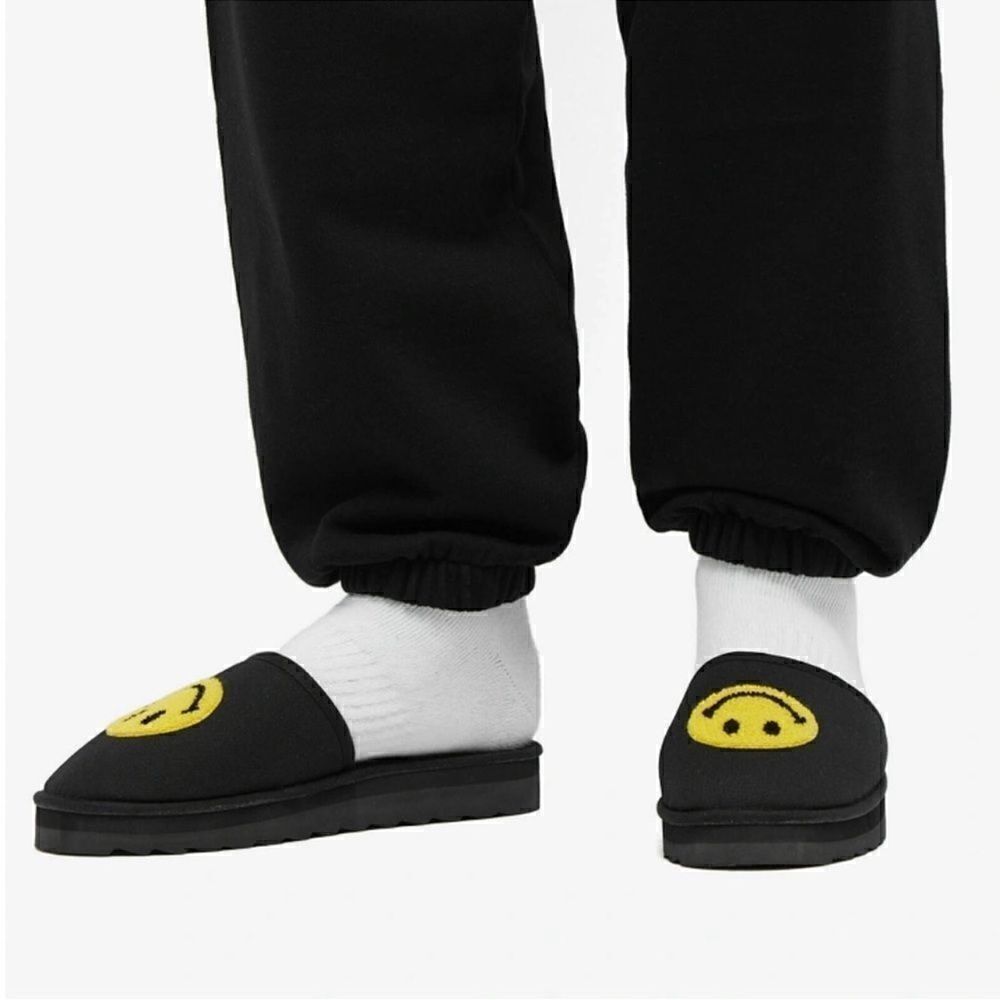 Market Men's Black Slip on Smiley Slippers(Size 11)